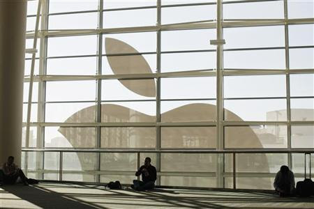 Apple won't include YouTube app in new mobile software Apple won't include YouTube app in new mobile software