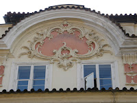 Mala Strana - Rococo-versiering op Japanse ambasade.JPG