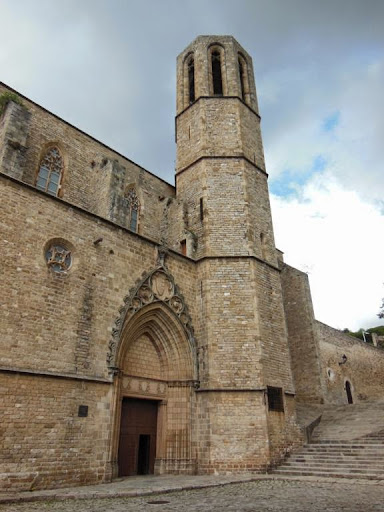 3 Días Recorriendo Barcelona - Blogs de España - Dia 3. Monasterio Pedralbes, Puerto Maritimo, Playa y Fuentes de Montjuic (3)