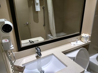 Photos of Travelodge Toronto East