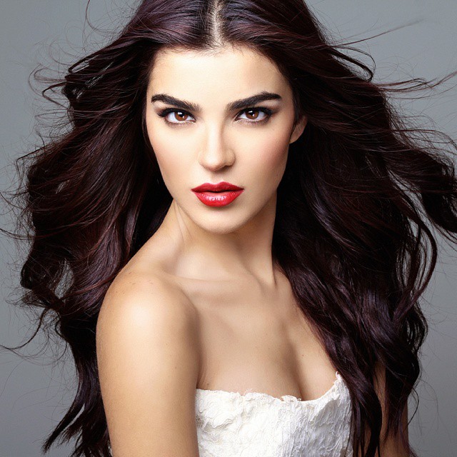 Classify Mexican Model Beauty Queen Alessa Bravo