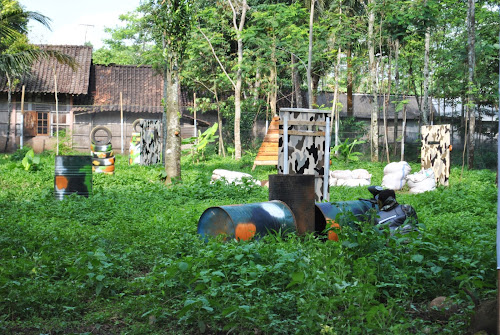 Foto arena bermain paintball