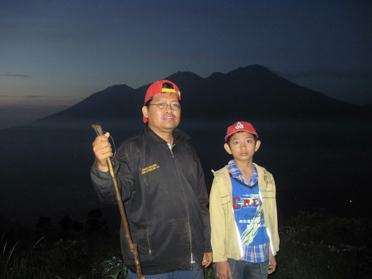 Bersama Zidan mendaki gunung Penanggungan.