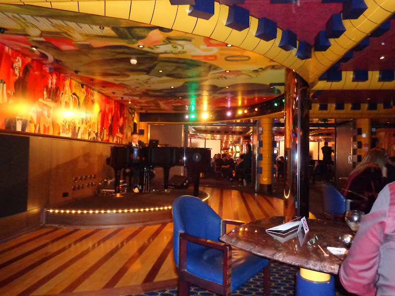 А включите-ка мне усилители качки! А подайте-ка белых пиджаков. Costa Paсifica февраль 13г