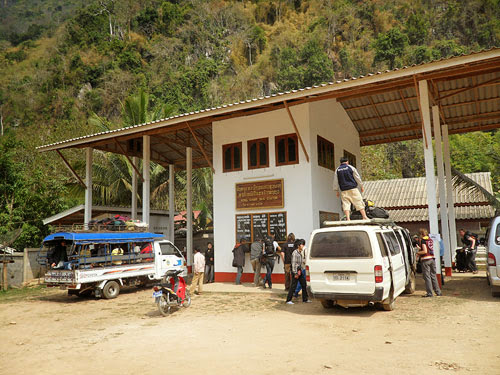 Bus station in Nong Khiew, getting to nong khiauw