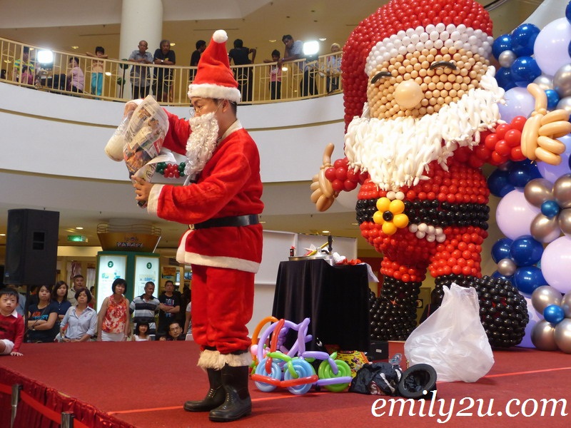 Santa Claus magic show
