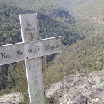 Memorial cross at Lost Worlds Lookout (74220)