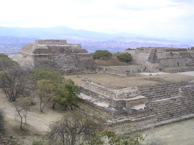 Les plus grandes pyramides dans le monde (PHOTOS) Mexique+-+Pyramides+de+Monte+Alban