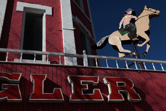 The mechanical horse and cowboy on top of The Wrangler western store in Cheyenne, Wyoming.