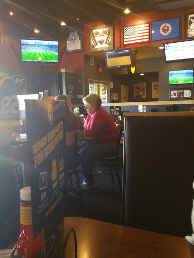 Chicken Wings Restaurant «Buffalo Wild Wings», reviews and photos, 1100 Frontage Rd W, Owatonna, MN 55060, USA