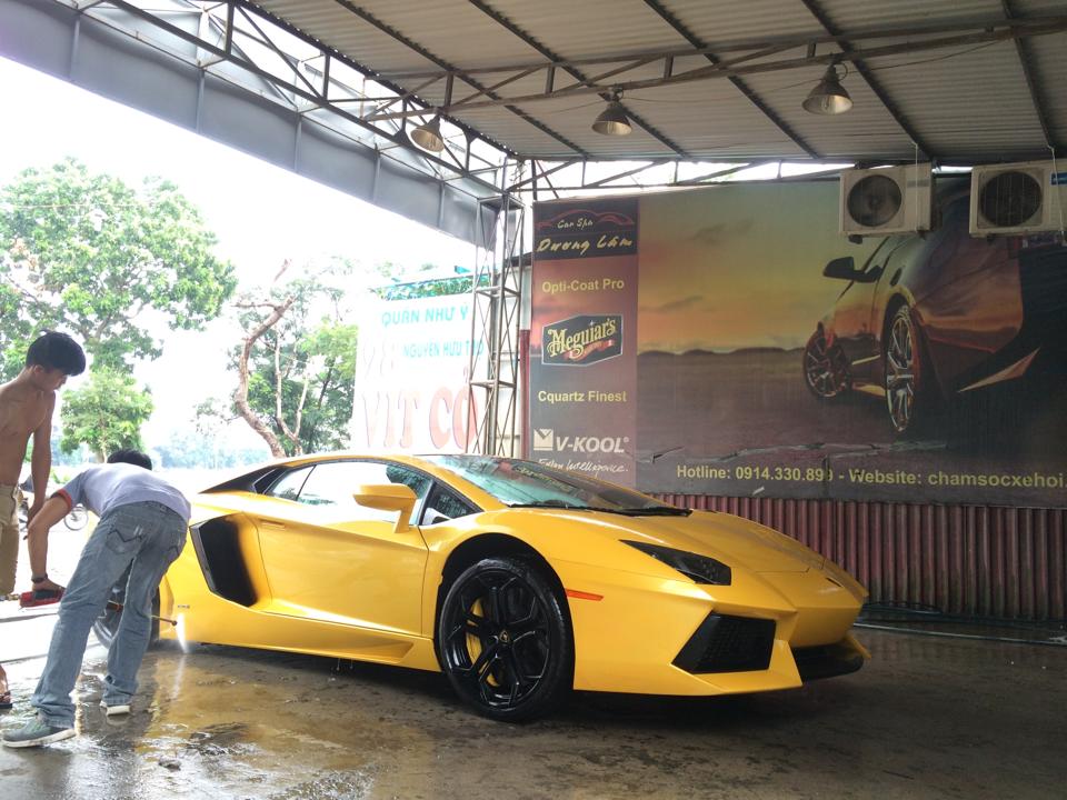 Lamborghini Aventador Vàng