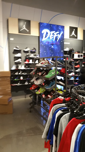 Shoe Store «Finish Line», reviews and photos, 620 Chicago Ridge Mall, Oak Lawn, IL 60453, USA