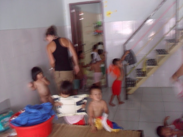 Nhận xin các loại quần áo, chăn gối cũ, đồ chơi, sách truyện cũ, để làm từ thiện.Thân - 37