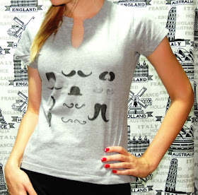 Customizando camiseta com tesoura e marcador