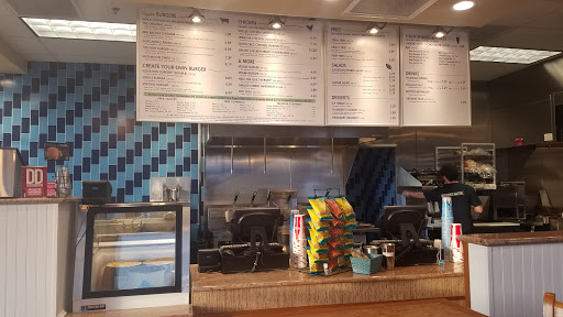 Restaurant «Elevation Burger - The Shoppes at Wyomissing», reviews and photos, 798 Woodland Rd, Wyomissing, PA 19610, USA
