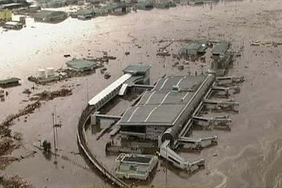 [Internacional] Diversas Fotos do Aeroporto Inundado no Japão (Sendai)  Aerop+Sendai_Japao_Tsunami_mar2011+%25289%2529