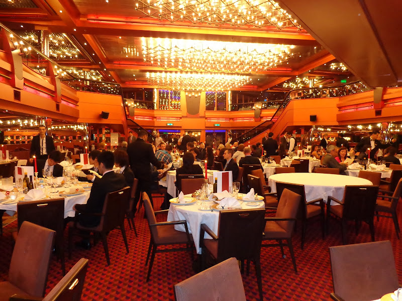 А включите-ка мне усилители качки! А подайте-ка белых пиджаков. Costa Paсifica февраль 13г