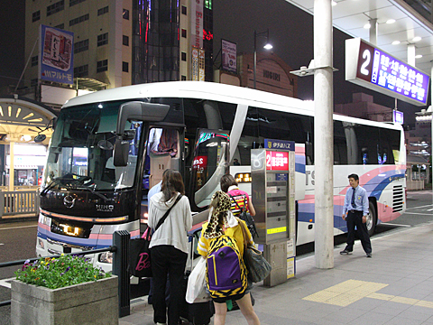 伊予鉄南予バス「道後エクスプレスふくおか号」　5388　伊予鉄松山市駅改札中