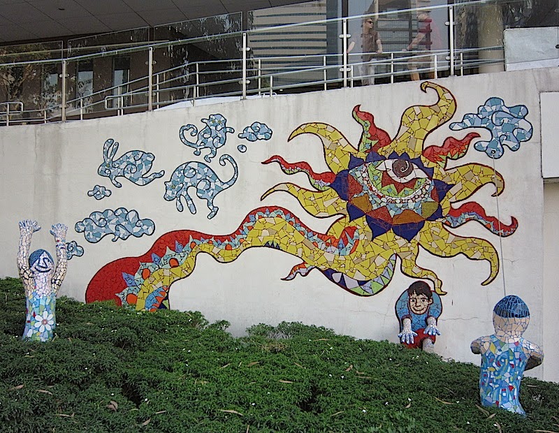 mosaic mural at Bonifacio High Street