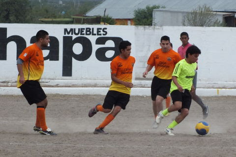 Perla Negra contra Pandilla en el torneo de primera fuerza de la Liga Municipal de Futbol Soccer