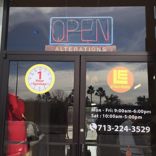 LE's Tailors & Alterations logo