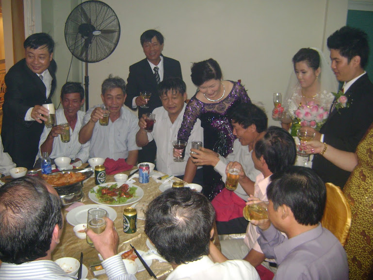 Các anh chị Cựu HS khóa 77 - 78 - 79 tại đám cưới con trai anh Cảnh (77) và chị Lắm (79) DSC09259
