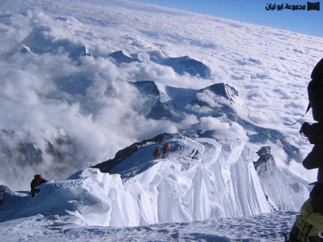 القمم الاعلى: اعلى قمة في كل قارة Approaching-summit-of-mount-everest