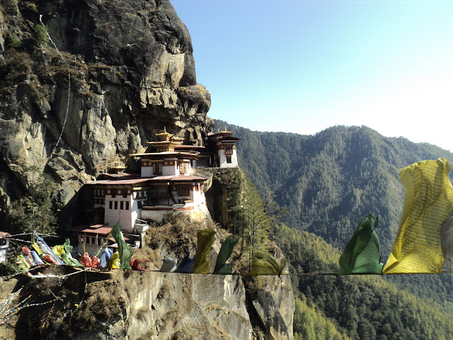 Ký sự chuyến hành hương Bhutan đầu xuân._Bodhgaya monk (Văn Thu gởi) DSC07115