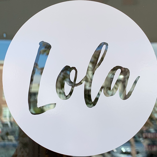Lola nails & lashes logo