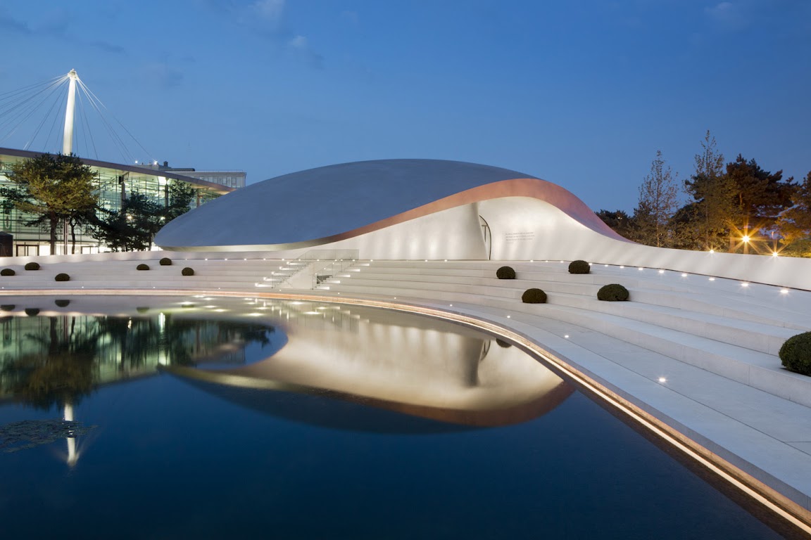 Porsche Pavilion design by HENN Architects
