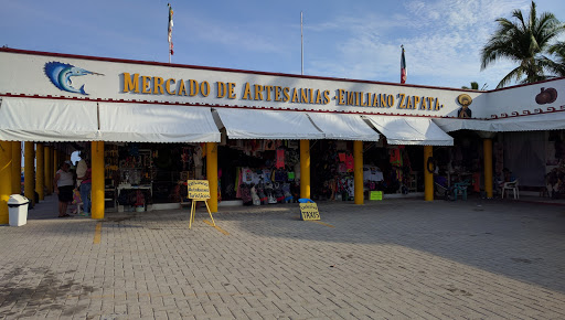 Mercado de Artesanias Emiliano Zapata, Miguel de la Madrid, Club Santiago, 28868 Manzanillo, Col., México, Tienda de baratijas | COL