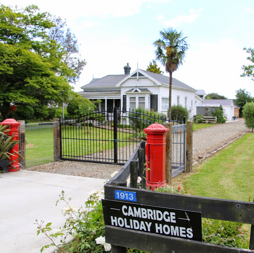 Cambridge Holiday Homes logo