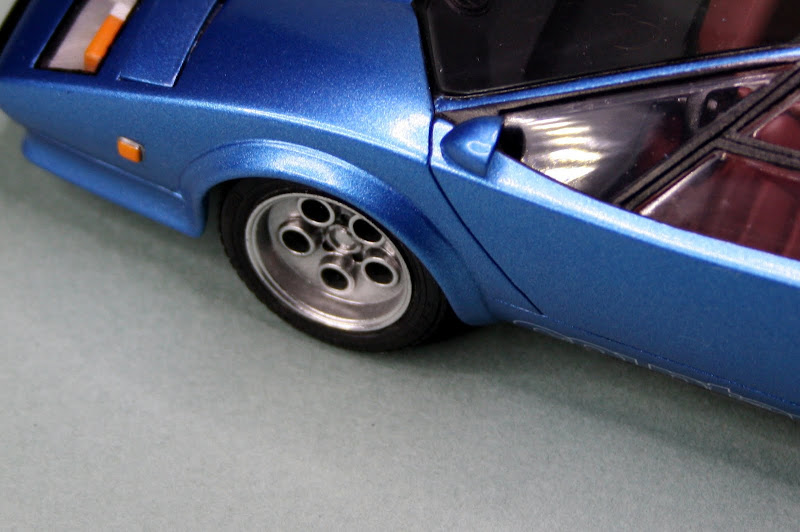 Lamborghini Countach LP500S TAMIYA 1/24 Réf. 24306 IMG_1558