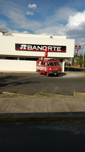 Sucursal Banorte, Blvd. Anacleto Gonzalez Flores # 448, Los Altos, 47600 Tepatitlán de Morelos, Jal., México, Banco | JAL