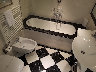 Photos of Leon's Place