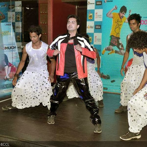 Pushkar Jog performs during the music launch of the movie Huff! It's Too Much, held in Mumbai, on October 9, 2013. (Pic: Viral Bhayani)