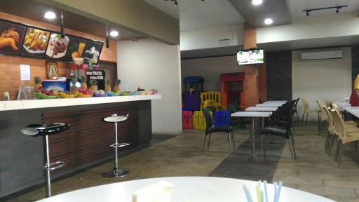 Zelus lounge restaurant., Thammanam - Pullepady Road, Kathrikadavu, Kaloor. Near Edassery Mansion, Ernakulam, Kerala 682017, India, Lounge, state KL