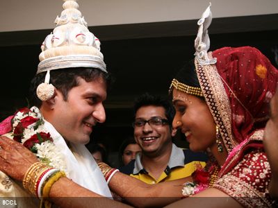 The wedding happenend in a typical Bengali ceremony in her hometown Kolkata. 