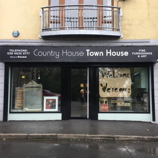 Country House Town House logo