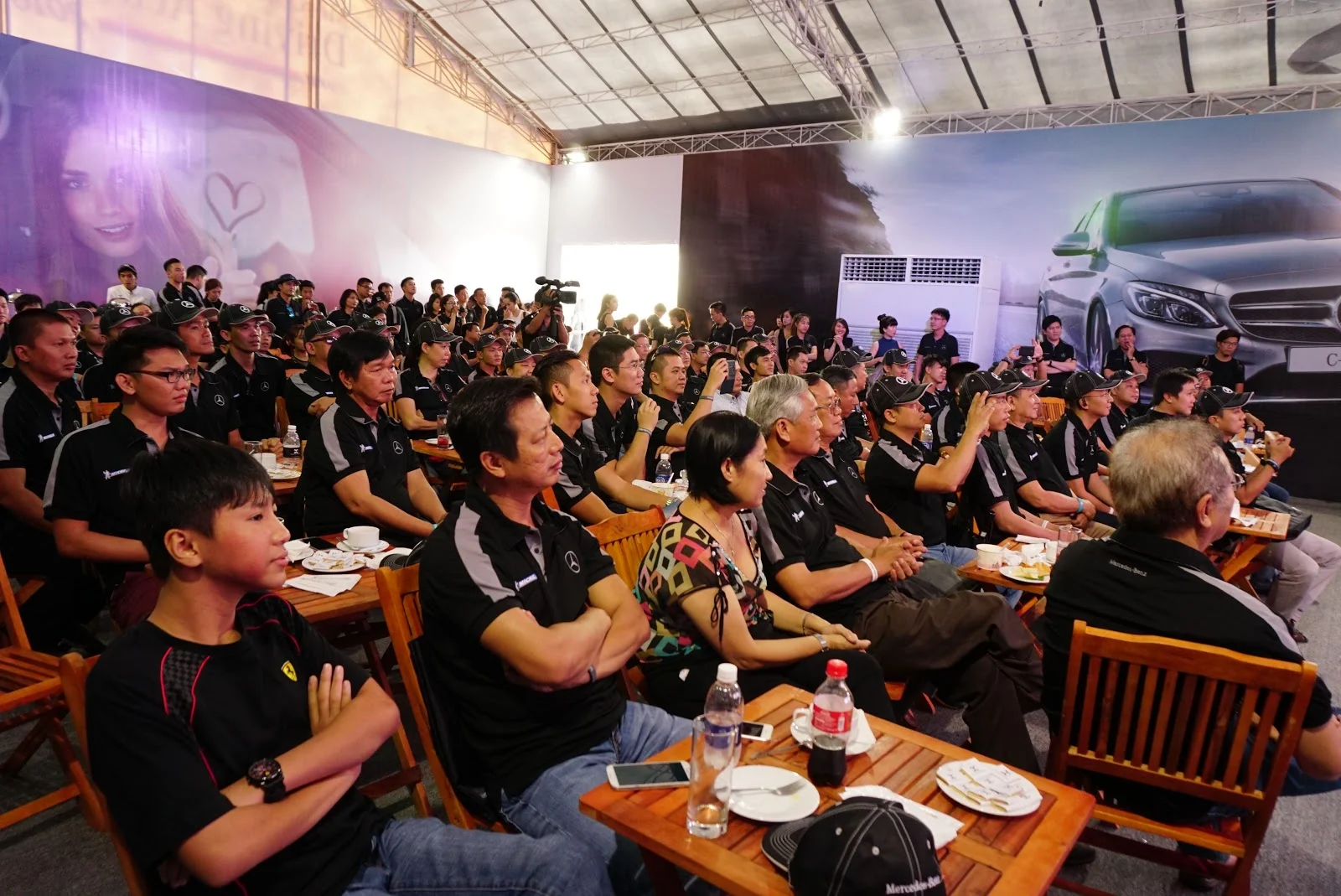 Rất đông khách tham dự trong ngày hội lớn của Mercedes Việt Nam
