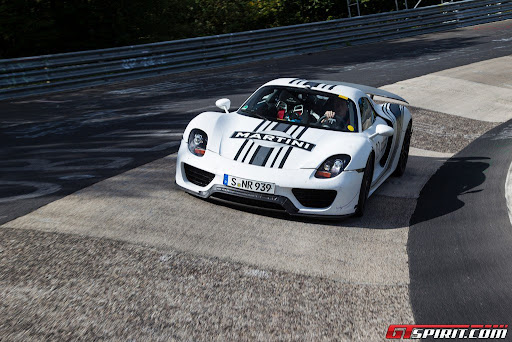 porsche-918-spyder-at-nurburgring-020