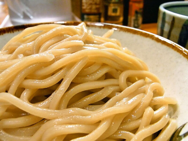 麺はカネジン食品製ストレート麺