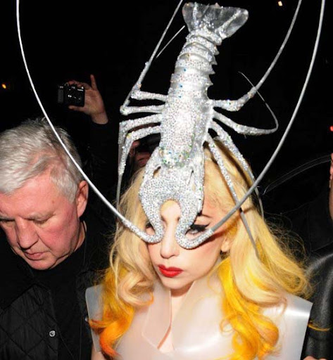 Lady Gaga y su tocado - langosta