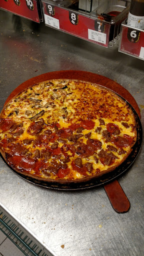 Pizza Restaurant «Pizza Hut», reviews and photos, 7957 Golf Rd, Morton Grove, IL 60053, USA