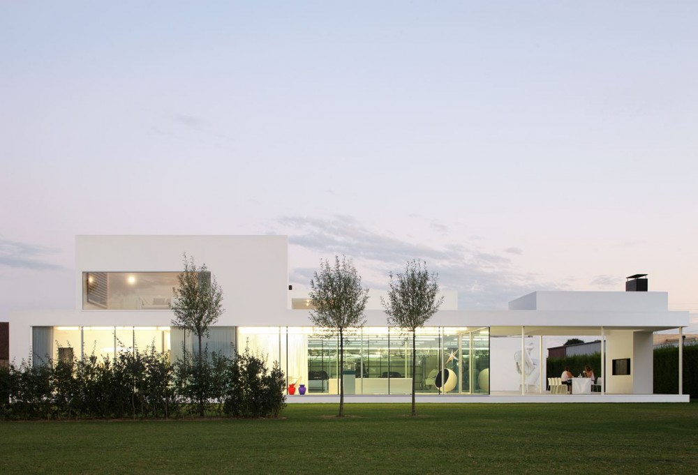 Villa VH in T design by  Beel & Achtergael Architecten