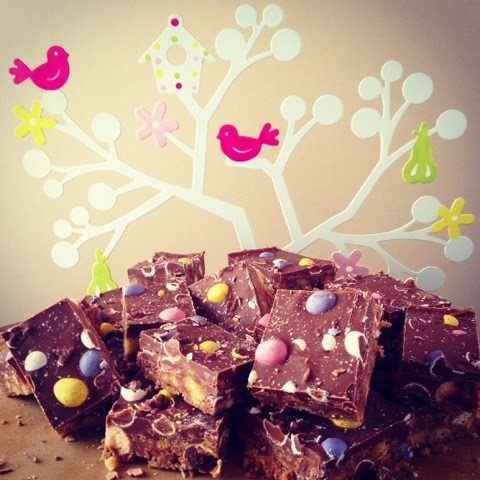 Foodie Quine - MALT-EASTER TRAY BAKE - Use up leftover Easter Egg Chocolate with Mini Eggs & Maltesers