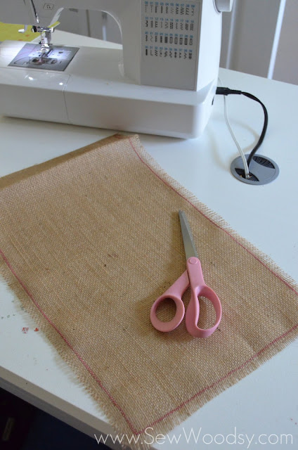 Burlap & Felt Heart Garden Flag #sewing #DIY #GardenFlag #ValentinesDay