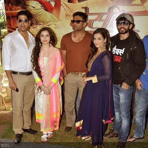 (l-R) Murli Sharma, Sasha Agha, Suniel Shetty, Tia Bajpai and Jay Bhanushali seen during the mahurat of the movie Desi Kattey, held at Madh Island, in Mumbai, on October 9, 2013. (Pic: Viral Bhayani)
