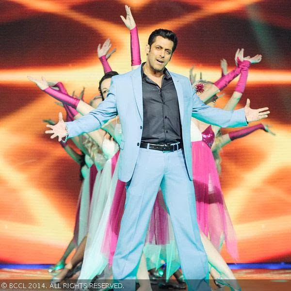 Salman Khan at his best as he performs on stage at the 59th Idea Filmfare Awards 2013, held at the Yash Raj Studios in Mumbai, on January 24, 2014.