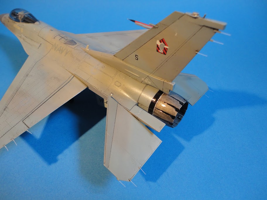 Hasegawa 1:48 F-16N Falcon VF-43 'Challengers' (kit no. V7) FINISHED DSC01015